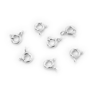 Historia i znaczenie biżuterii męskiej na szyję