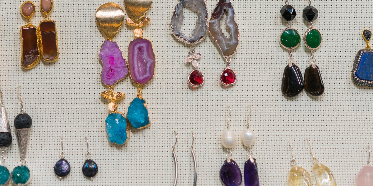 Jak mała część biżuterii ratuje wielką modę?