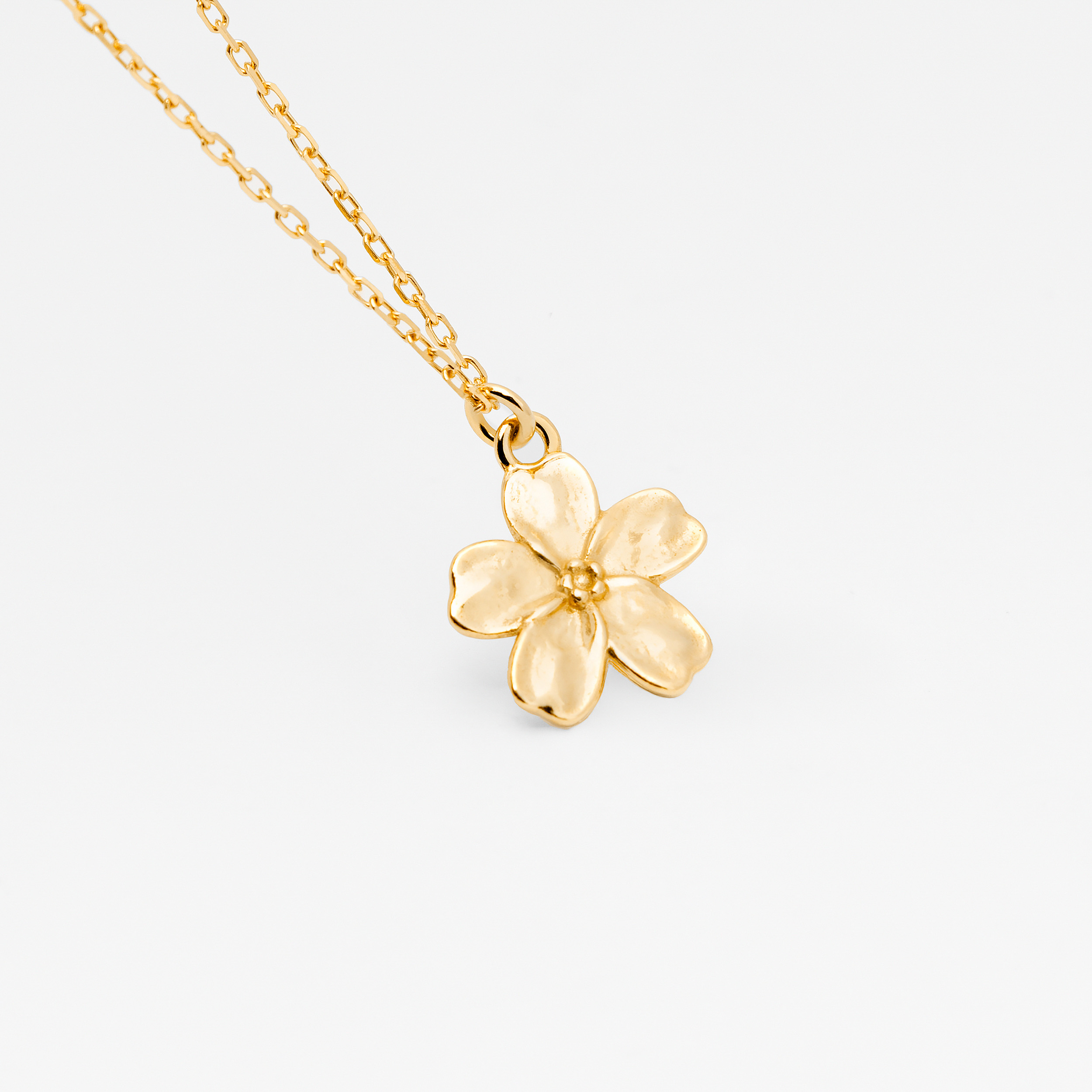 Biżuteria z kwiatami – jak natura inspiruje nasze dodatki i codzienne wybory