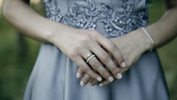 10 pomysłów na stylowe zestawy z biżuterią z obsydianu od poranku do wieczoru